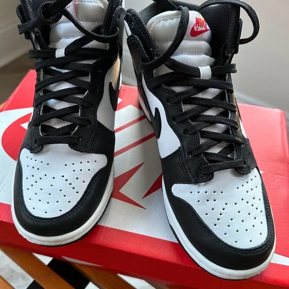 Nike women’s 6 dunk high Black and White Sneakers Trainers - Picture 3 of 9